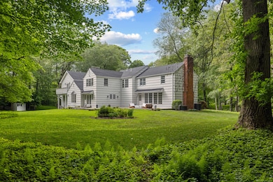 148 W Hills Rd, New Canaan, CT 06840 - photo 2