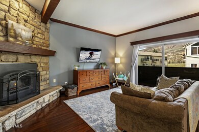 89 Columbine Cir #2-005