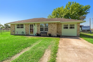 303 N 9th St, Beasley, TX 77417 - photo 4