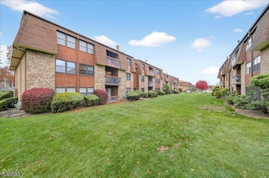 300C Alpine Way unit C, Woodbridge, NJ 07095 - photo 2