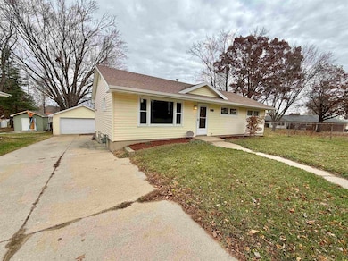 322 E 10th St, Pecatonica, IL 61063 - photo 2