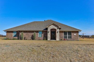 708 Stone Ridge Dr, Gainesville, TX 76240 - photo 2