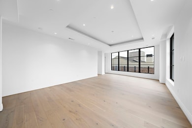 Living room: Enjoy effortless access to the balcon