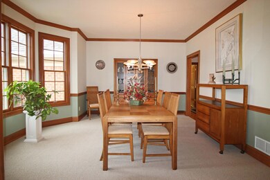 Formal Dining Room, 9' ceiling
