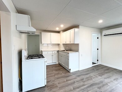 13-1/2 Bluff St, Worcester, MA 01610 - photo 3