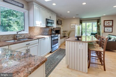 405 Troy Ct SE, Vienna, VA 22180 - photo 5