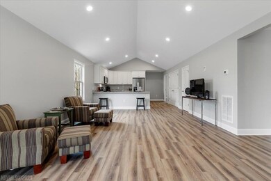 321 Maple St, Pulaski, VA 24301 - photo 5