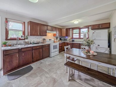 160 SW 5th St, Linton, IN 47441 - photo 4