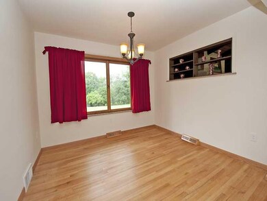 Dining Room. PERECT FOR INFORMAL/FORMAL DINING