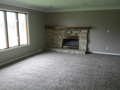 2100 Balsam Dr SW, Cedar Rapids, IA 52404 - photo 7