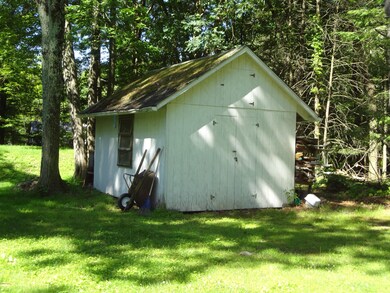 457 Oak St, Cresco, PA 18326 - photo 4