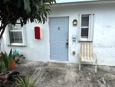 31 SW 10th St unit 1, Dania, FL 33004 - photo 2