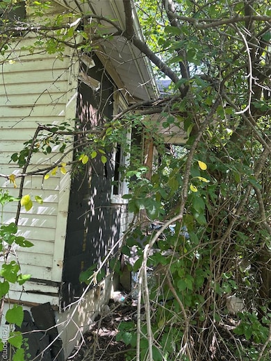 3149 Whittier Ave, Flint, MI 48506 - photo 2