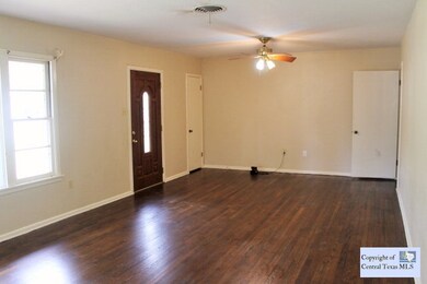 723 E Humphreys St, Seguin, TX 78155 - photo 2