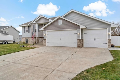 981 Farmers Ridge Trail, Belle Plaine, MN 56011 - photo 2