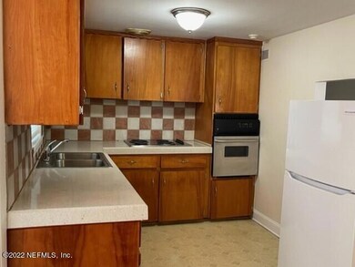 8232 Gwendolyn Rd, Jacksonville, FL 32216 - photo 7