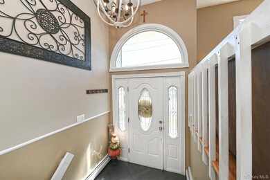 3969 Marlow Ct, Seaford, NY 11783 - photo 5