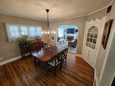 225 S Commonwealth Ave, Aurora, IL 60506 - photo 2