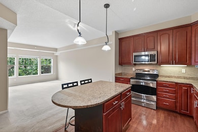 Kitchen island w/ granite tops