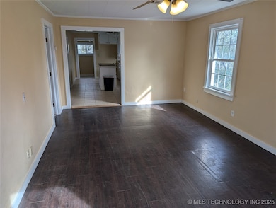 LARGE LIVING ROOM