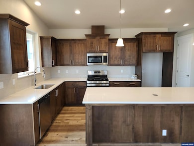 2950 Olympic St, Woodburn, OR 97071 - photo 3