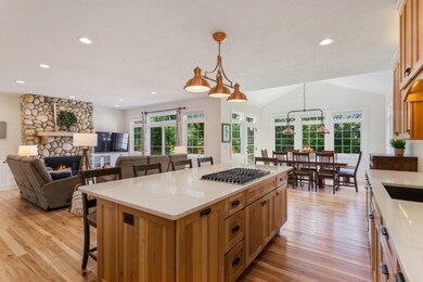 07_69840OctoberRd_5_Kitchen_LowRes