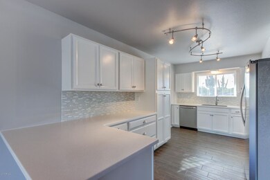 10130 W Cinnebar Ave, Sun City, AZ 85351 - photo 4