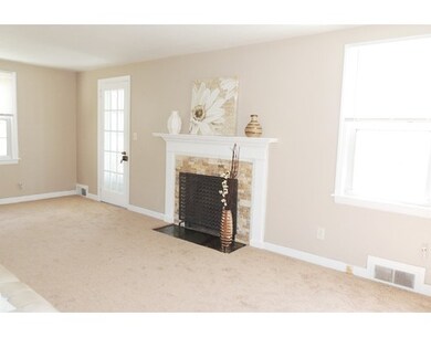 55 Bennington St, Springfield, MA 01108 - photo 6