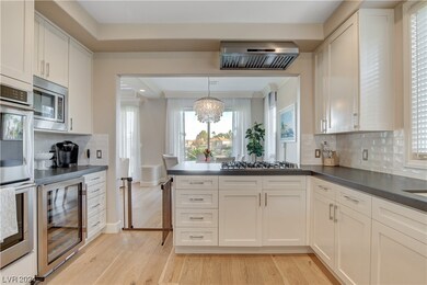 8225 Horseshoe Bend Ln, Las Vegas, NV 89113 - photo 6