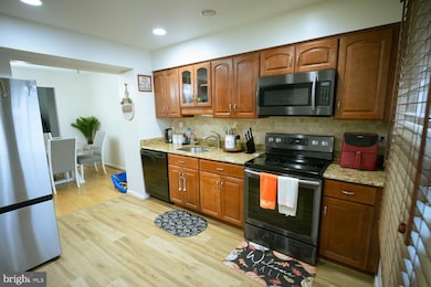 11 Briarstone Ln, Gaithersburg, MD 20877 - photo 4