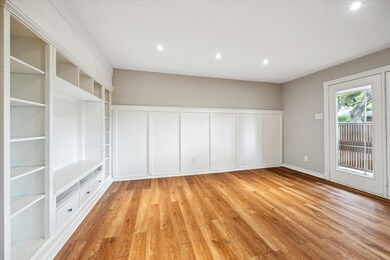 Recessed lighting in the living area along with na