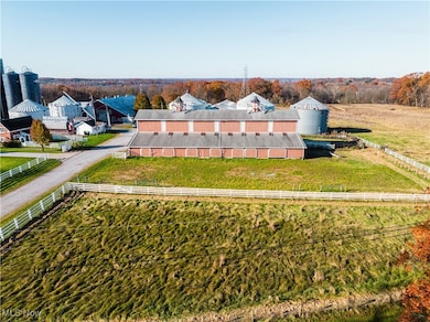 2706 Bedford Rd, Lowellville, OH 44436 - photo 3