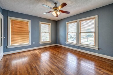 802 Columbia St unit 4, Houston, TX 77007 - photo 2