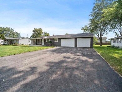 610 Maxine Dr, Ossian, IN 46777 - photo 2