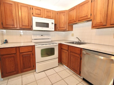 65 Commons Dr unit 502, Shrewsbury, MA 01545 - photo 3