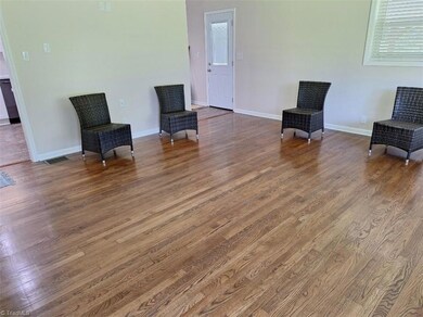sit a spellin this spacious living rom.