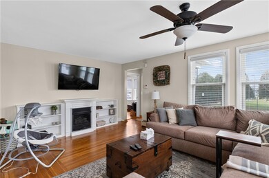 34 Mcaloon St, Pawtucket, RI 02861 - photo 4