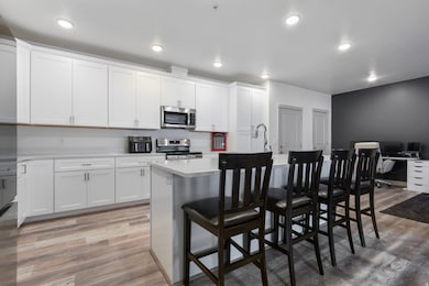 8392 Sky Mirror Ln unit 204, Sandy, UT 84070 - photo 4