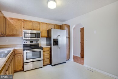 38525 Arlington Dr, Mechanicsville, MD 20659 - photo 3