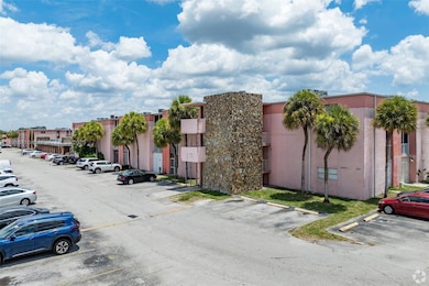 19825 SW 114th Ave unit 323, Miami, FL 33157 - photo 2