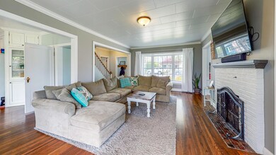 1028-Second-Ave-W-Living-Room (Large)