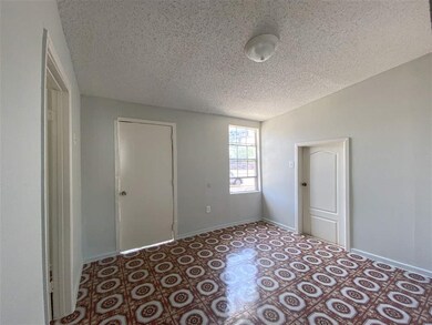 2302 Monterrey Ave, Laredo, TX 78040 - photo 6