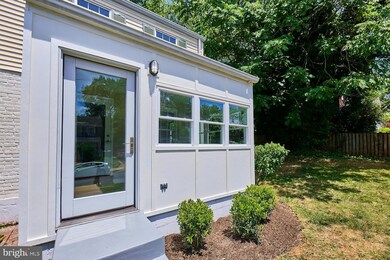 2718 Farnsworth Dr, Alexandria, VA 22303 - photo 5