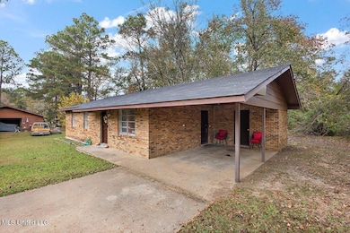 1006 Charles Howard Dr, Hazlehurst, MS 39083 - photo 2