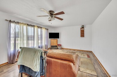 1302 W Gentry St, Henryetta, OK 74437 - photo 5