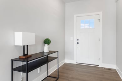11-web-or-mls-2747-reagan-ave