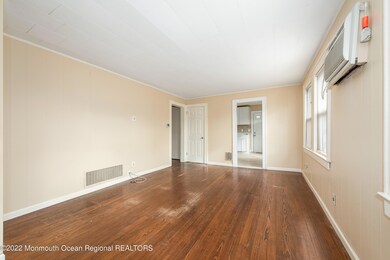 Livingroom towards kitchen