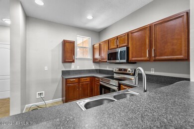 2306 Red Moon Dr, Jacksonville, FL 32216 - photo 6