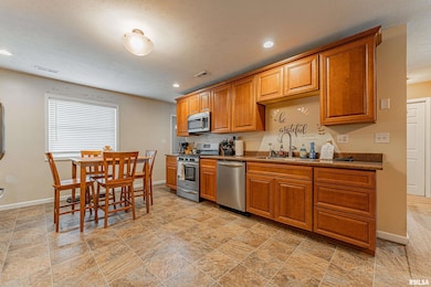 310 W Kickapoo St, Lincoln, IL 62656 - photo 6