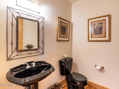 POWDER ROOM 1